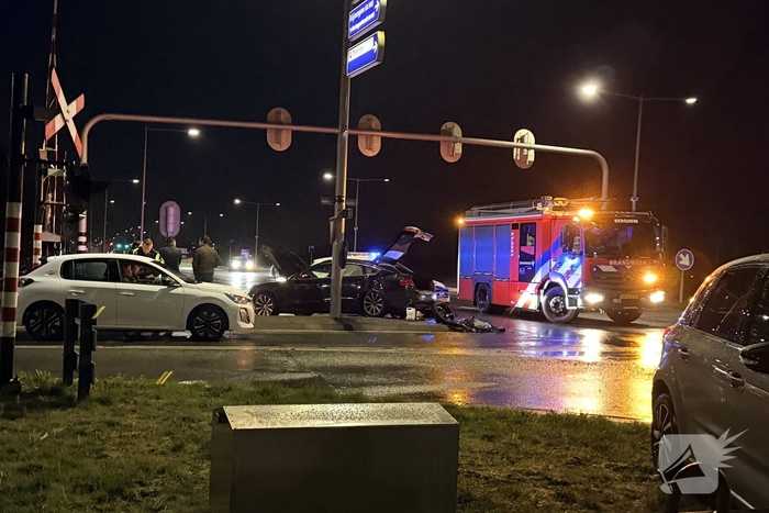 Ongeval met twee auto's leidt tot schade