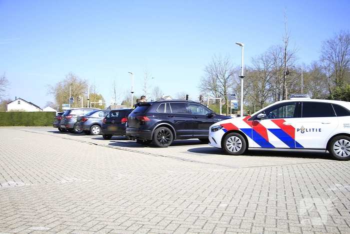 Botsing tussen twee voertuigen leidt tot controle