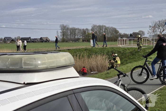 Brandweer duikteam redt persoon uit water