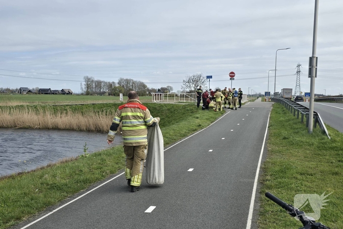 Brandweer duikteam redt persoon uit water