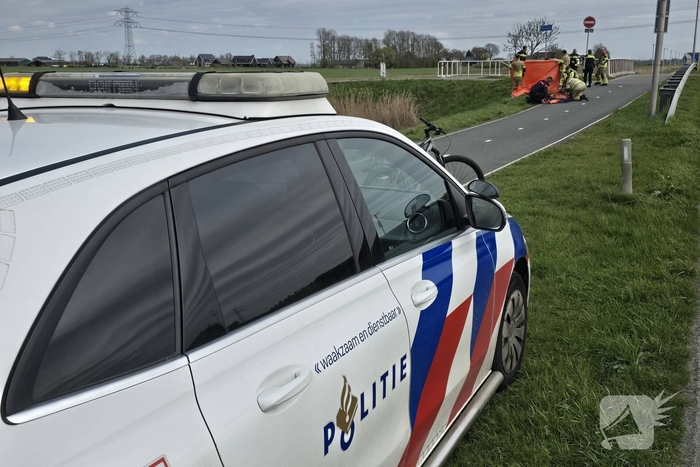 Brandweer duikteam redt persoon uit water