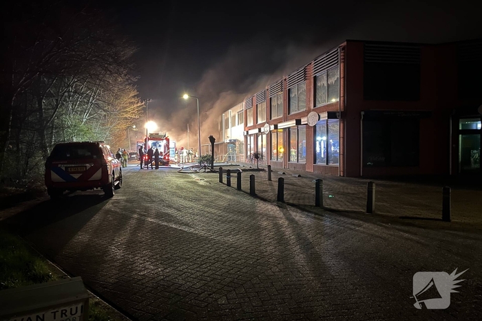 Brand in winkel leidt tot grote inzet van brandweer