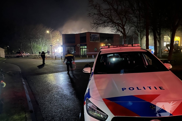 Brand in winkel leidt tot grote inzet van brandweer