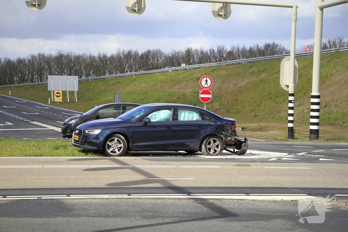 Aanrijding tussen voertuigen veroorzaakt forse schade