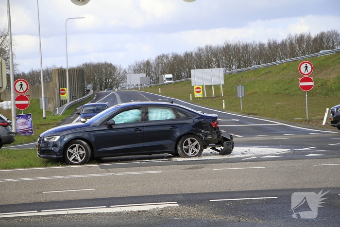 Aanrijding tussen voertuigen veroorzaakt forse schade