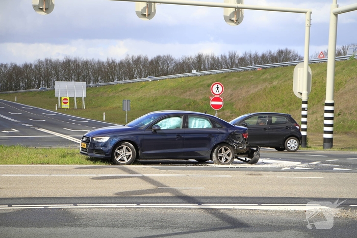 Aanrijding tussen voertuigen veroorzaakt forse schade