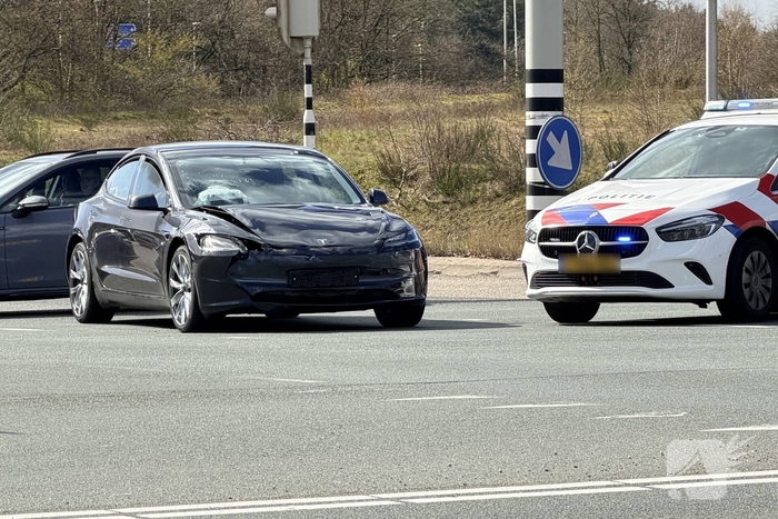 Botsing tussen twee auto's zonder gewonden