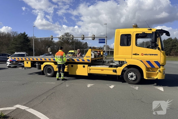 Botsing tussen twee auto's zonder gewonden