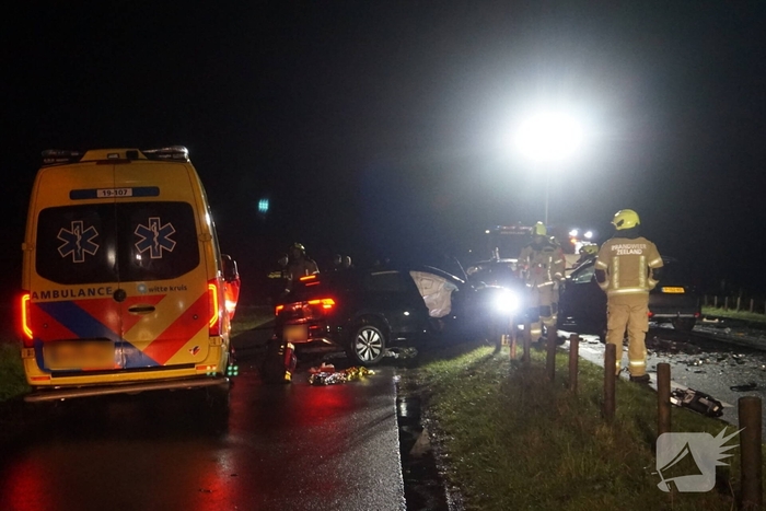 Ernstig ongeval met drie voertuigen