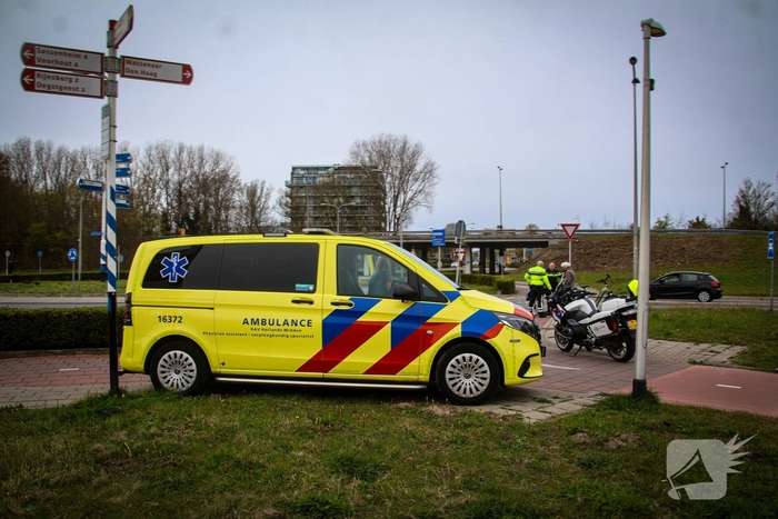 Botsing tussen auto en fietster leidt tot verwondingen