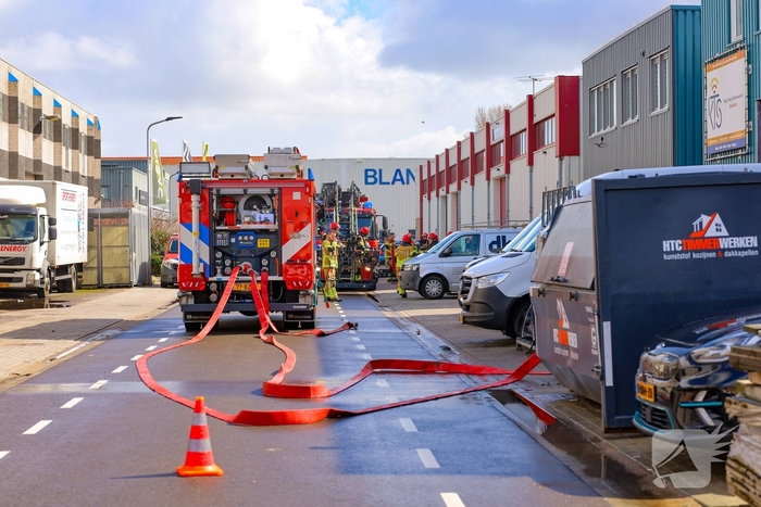 Brand in bedrijfspand onder controle