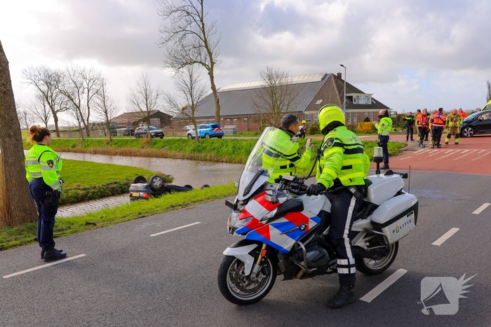 Auto te water na aanrijding