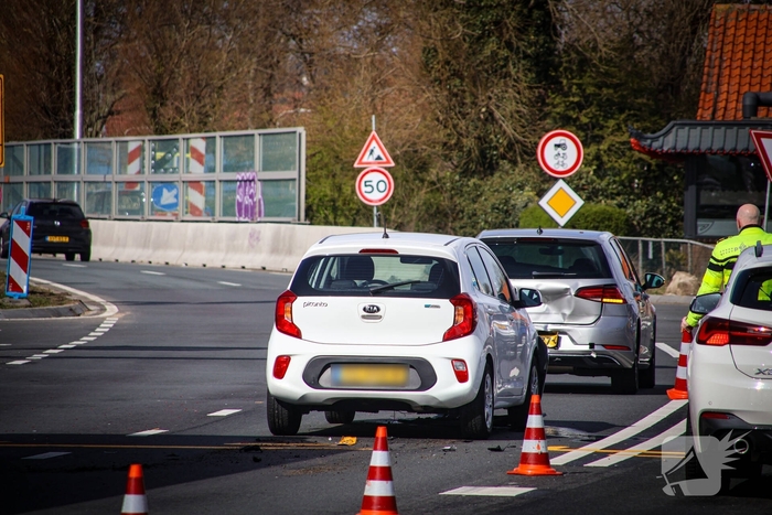 Flinke botsing op drukke weg veroorzaakt extra verkeersdrukte