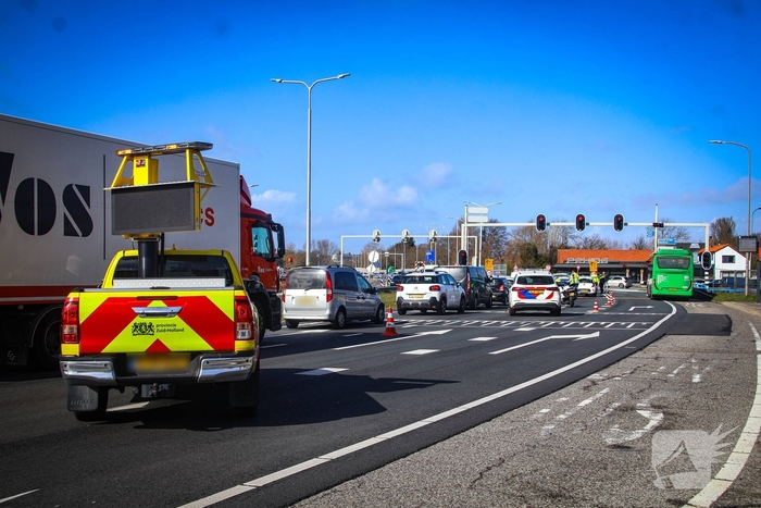 Flinke botsing op drukke weg veroorzaakt extra verkeersdrukte