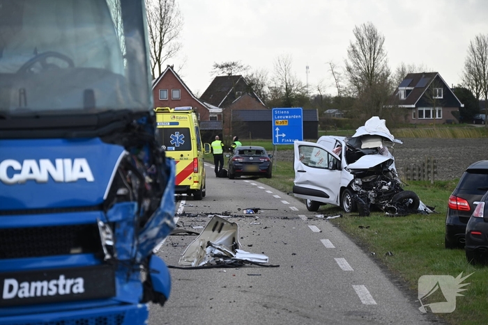 Zwaargewonde na ernstige aanrijding