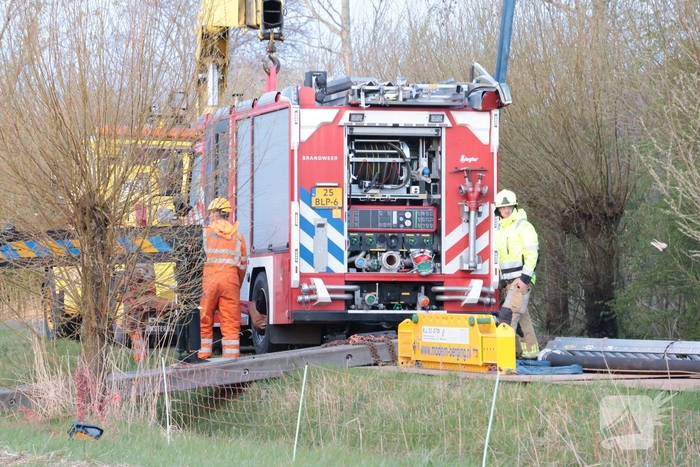 Brandweervoertuig na uren geborgen