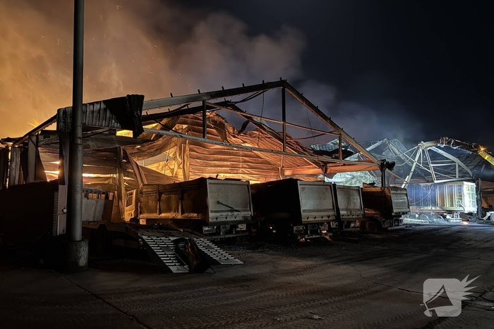 Zeer grote brand verwoest bedrijf