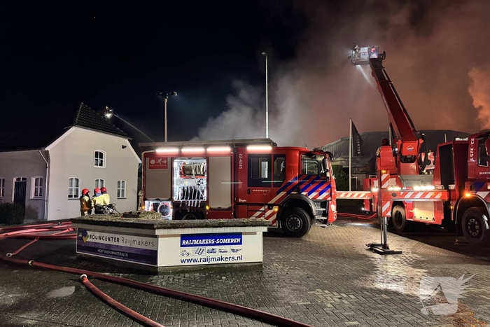Zeer grote brand verwoest bedrijf