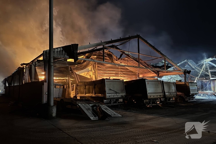 Zeer grote brand verwoest bedrijf
