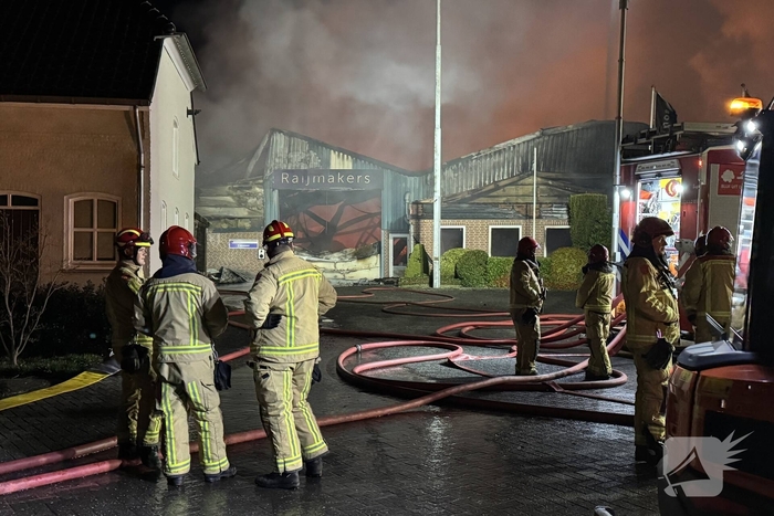 Zeer grote brand verwoest bedrijf