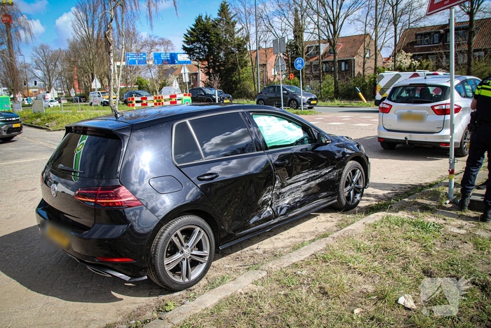 Aanrijding tussen twee voertuigen leidt tot schade