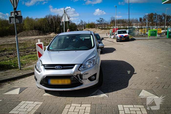 Aanrijding tussen twee voertuigen leidt tot schade