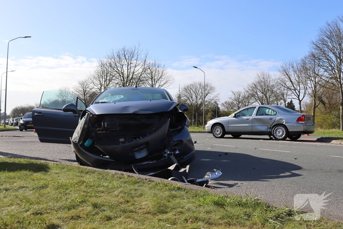 Aanrijding zorgt voor total loss voertuigen