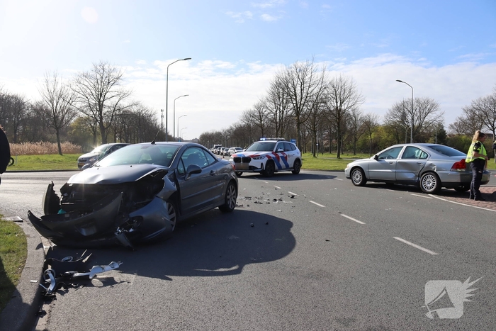Aanrijding zorgt voor total loss voertuigen