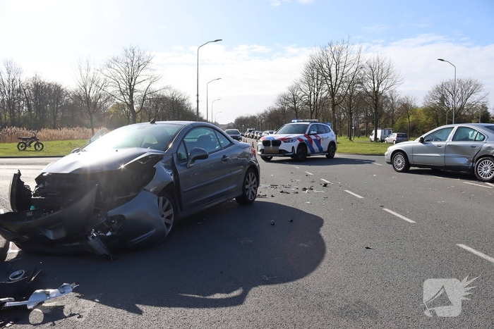 Aanrijding zorgt voor total loss voertuigen