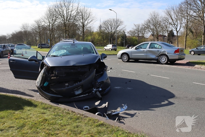 Aanrijding zorgt voor total loss voertuigen