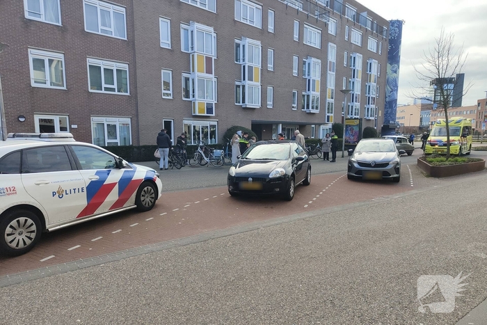 Auto rijdt door na aanrijding met voetganger