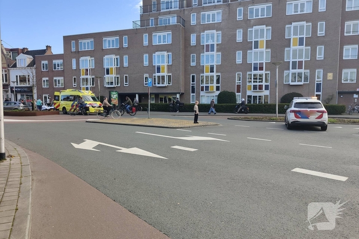 Auto rijdt door na aanrijding met voetganger