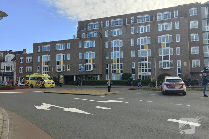 Auto rijdt door na aanrijding met voetganger