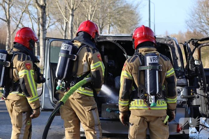Brand in bestelbus zorgt voor rookontwikkeling