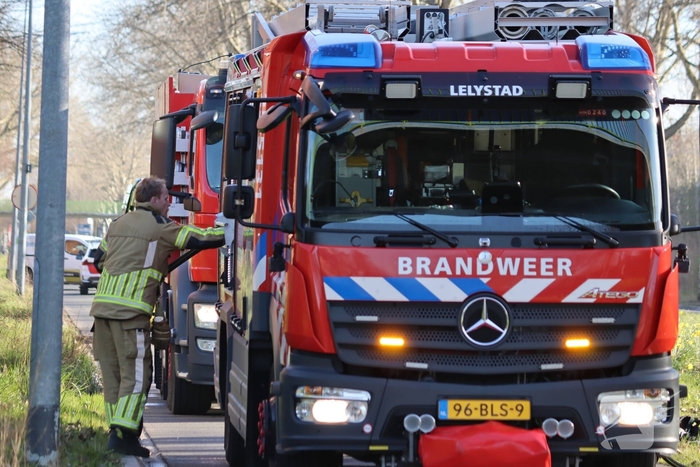 Brand in bestelbus zorgt voor rookontwikkeling