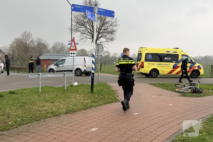 Fietser aangereden door bestelauto