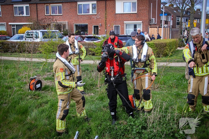 Zoekactie naar mogelijk kind in het water na aantreffen step
