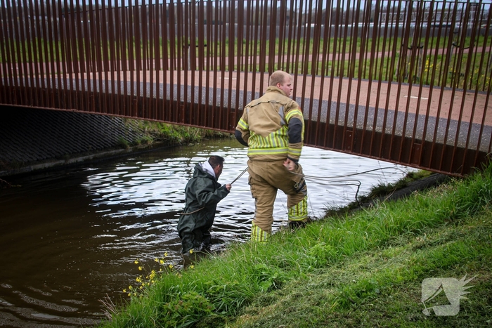 Zoekactie naar mogelijk kind in het water na aantreffen step