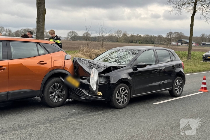 Botsing tussen twee auto's leidt tot gewonde