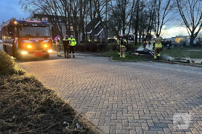 Politie zoekt dader na buitenbrand