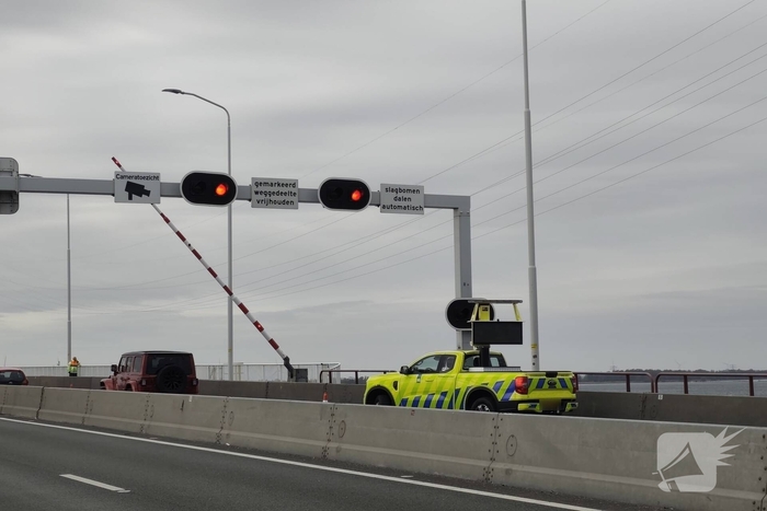 Aanrijding met slagboom veroorzaakt verkeersvertraging
