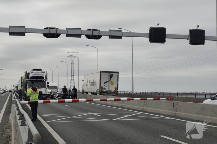 Aanrijding met slagboom veroorzaakt verkeersvertraging
