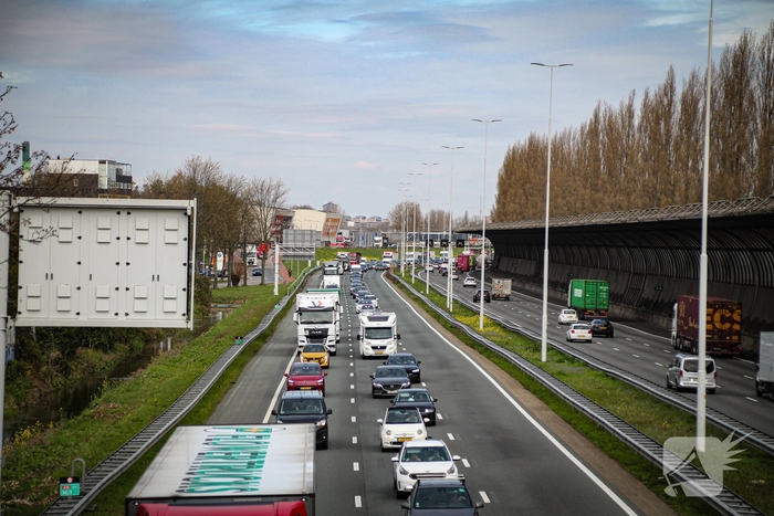 Kop-staartbotsing zorgt voor flinke verkeershinder