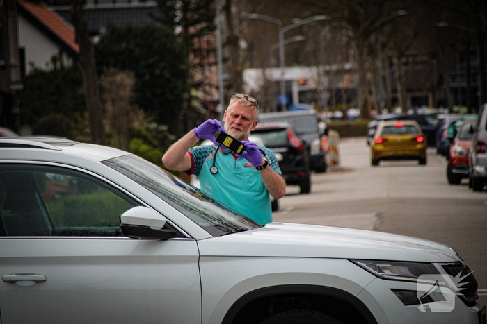 Fatbiker negeert stopbord en botst met auto