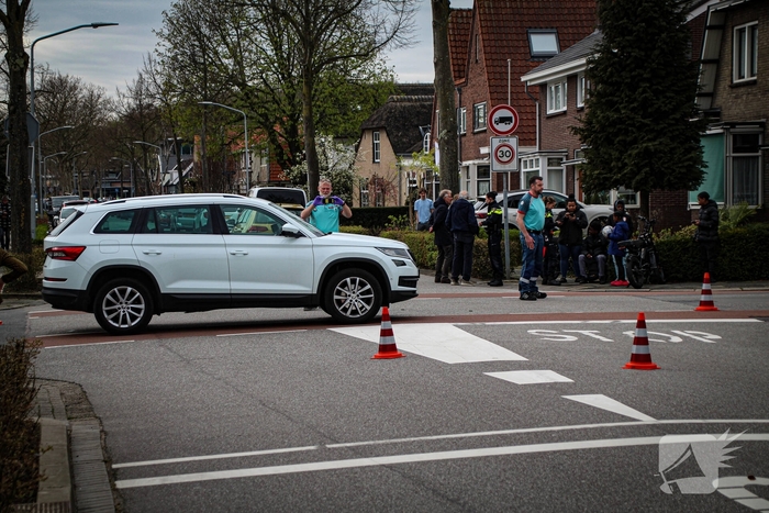Fatbiker negeert stopbord en botst met auto