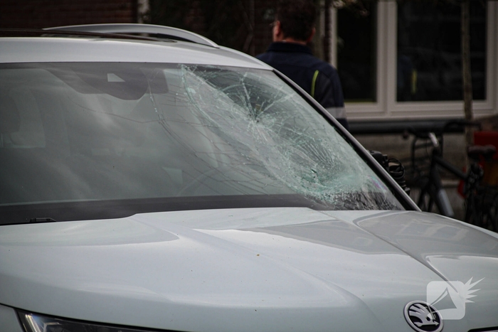 Fatbiker negeert stopbord en botst met auto