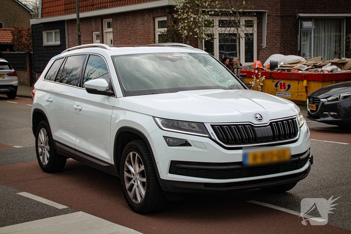 Fatbiker negeert stopbord en botst met auto