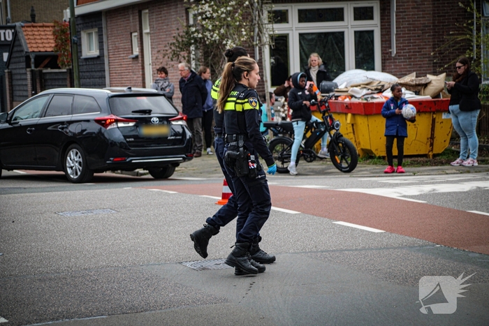Fatbiker negeert stopbord en botst met auto