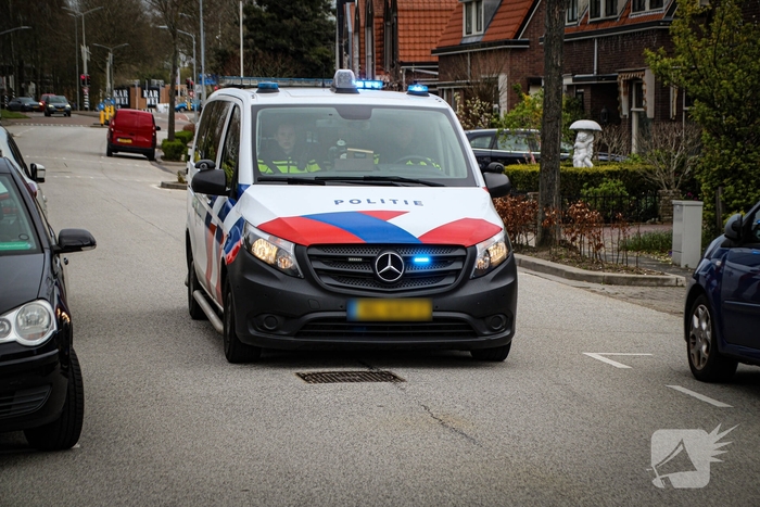 Fatbiker negeert stopbord en botst met auto