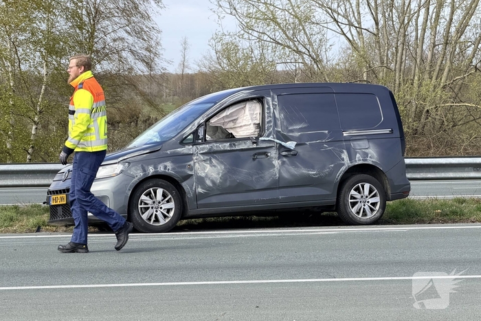Botsing op snelweg leidt tot gewonde